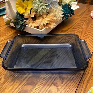 Beautiful Vintage Cobalt Blue Anchor Hocking casserole dish.